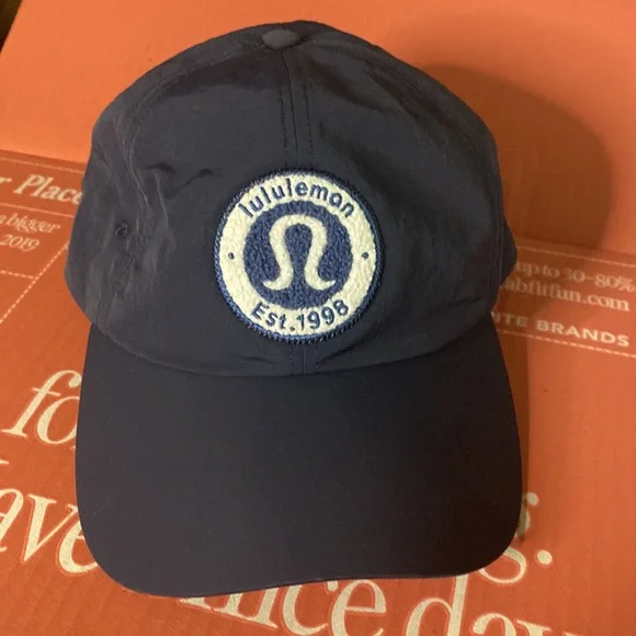 NWT Lululemon Women's Baller Hat
*Soft. Navy Blue O/S Water-repellent
Adjustable - Picture 1 of 10